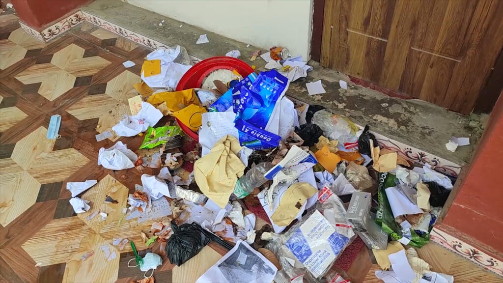 भुक्तानी नदिएको भन्दै मधेस प्रदेशको भौतिक मन्त्रालयका सचिवलाई कार्यकक्षमै थुनियो