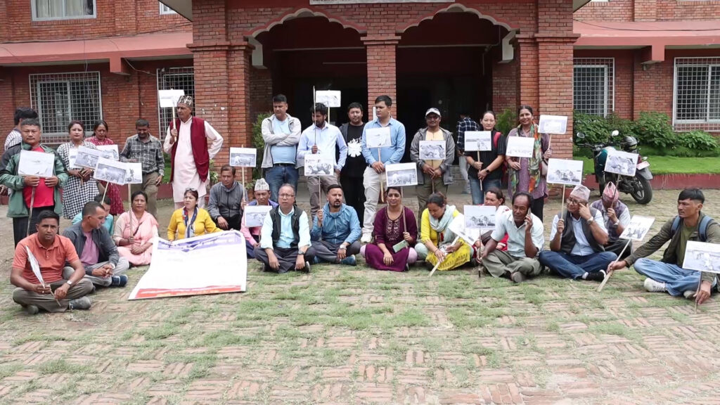 पशुपालक किसानहरु धर्नामा, लम्पी स्किन रोग नियन्त्रण र पीडितलाई तत्काल क्षतिपूर्ति दिन सरकारलाई दवाव पीडित किसान