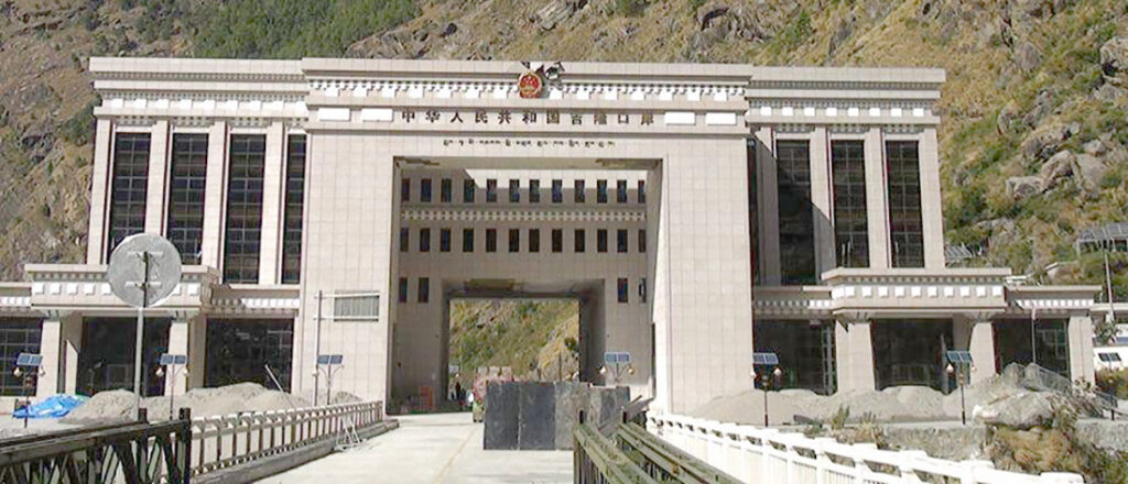 केरुङ नाकाबाट चीनतर्फको भन्सारमा जान एकदिने पासको व्यवस्था गर्न व्यवसायीको माग kerung naka