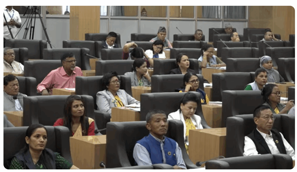 कोशी प्रदेश सभामा आमसञ्चार विधयेकको प्रतिवेदन पेस हुँदै, पत्रकार संगठनहरूको विरोध